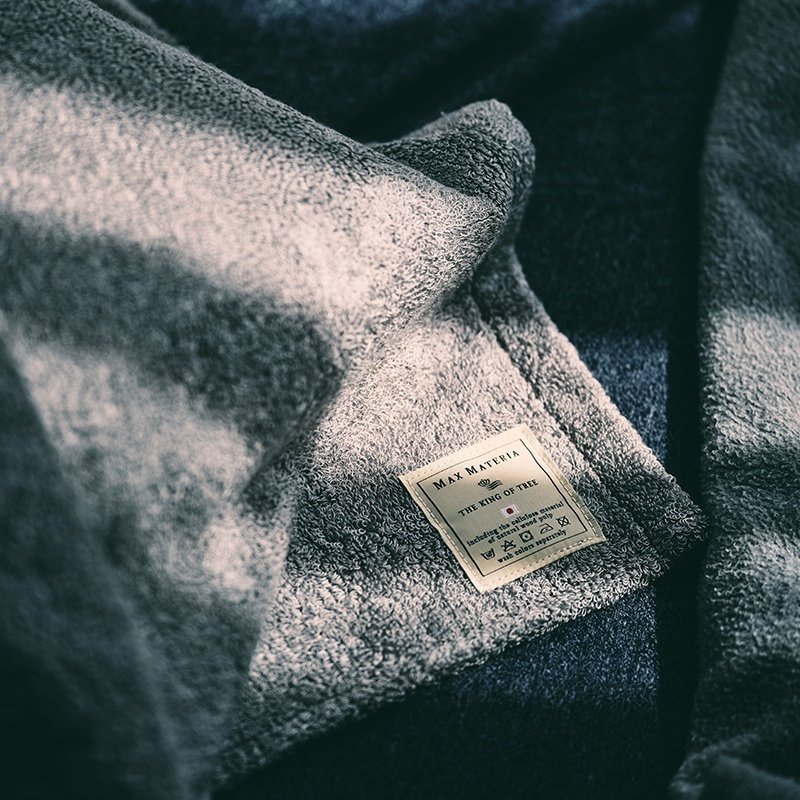 画像24: 「 繁栄の象徴シリーズ 」 MAX MATERIA feat MEDEL GREEN　◆バスタオル１P＆オリーブ若木 ◆ デザイン黒樹脂鉢＆ギフトBOX入り　オリーブ：底から葉先まで約25〜40cm前後に剪定済